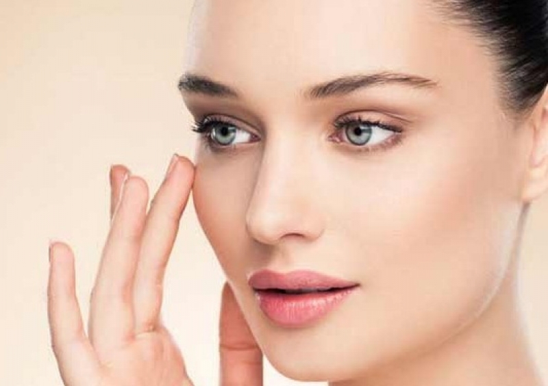 آزمون پاکسازی پوست زنانه